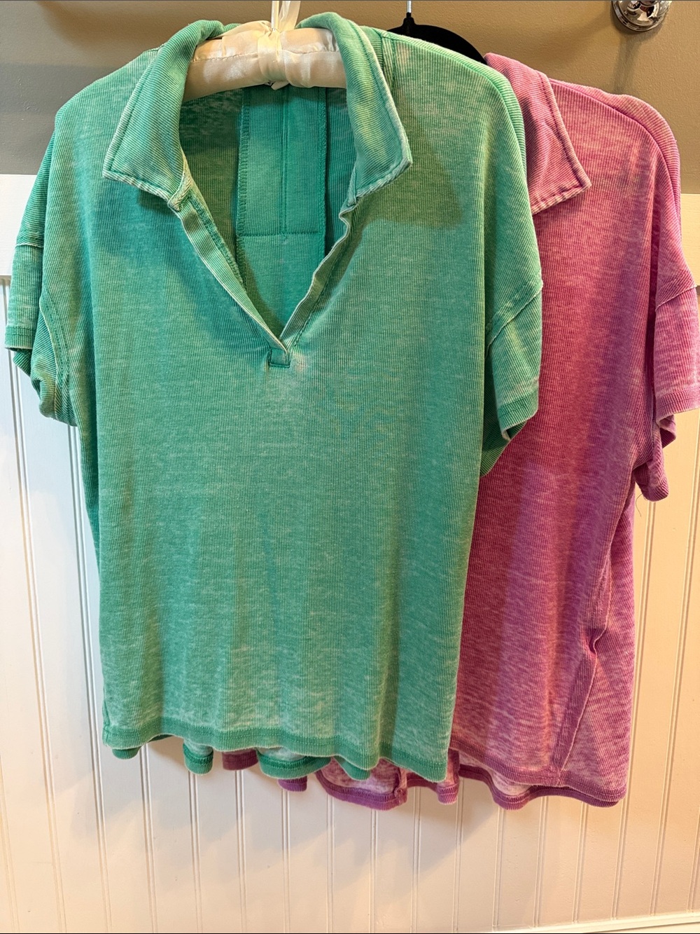 Set of 2 Jane + Delancey short sleeve Vneck collar tops, pink and green
